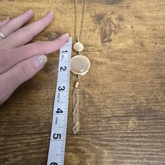 New paparazzi Gold and Cream Pendant Necklace and earrings set - Picture 5 of 7